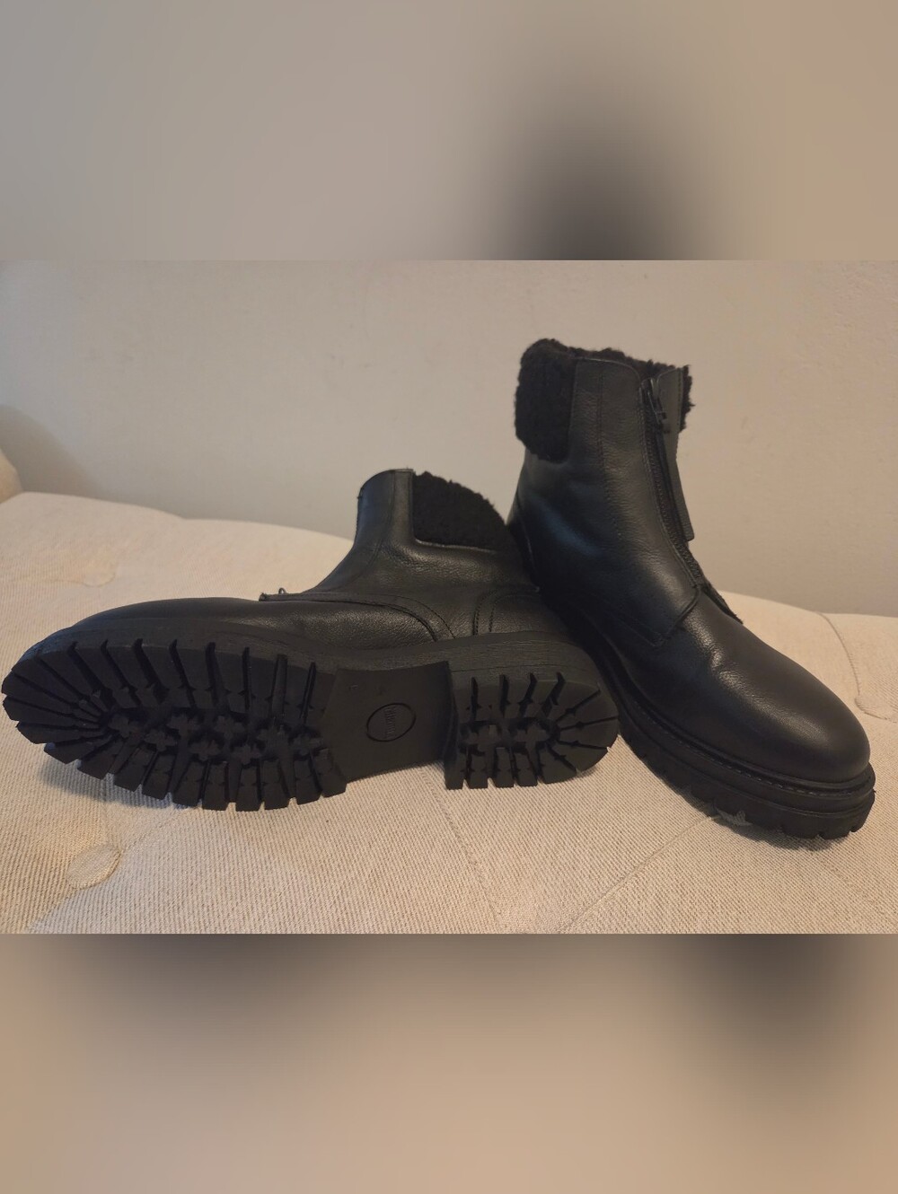 Women's Black Leather Zip Front Lace-Up Winter Boots.